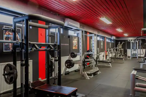 Racks en Smith-machine bij Xplosive Gym Helmond